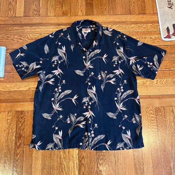 100% Silk Hilo Hittie‎ Hawaiian Floral Button Down - Picture 1 of 4